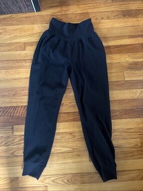 Athleta Black Ribbed Salutation Jogger